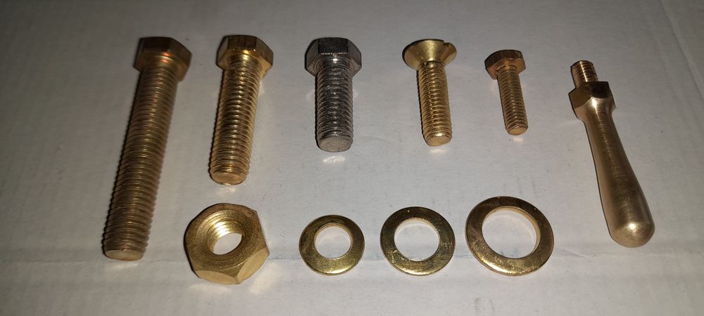 Латунный крепеж М 10 и М 8.