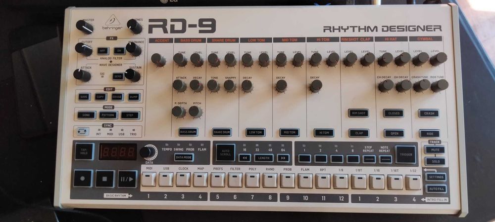 Behringer rd 9 (com garantia)