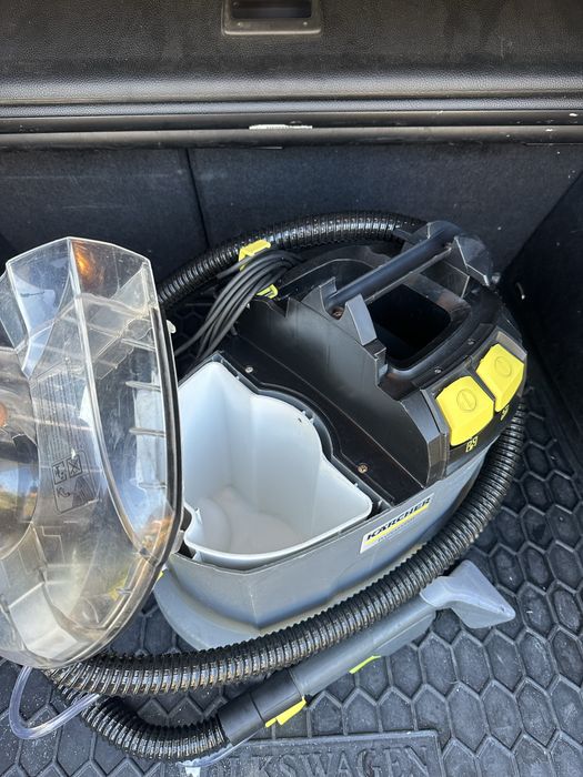 Пилосос миючий Karcher Puzzi 8