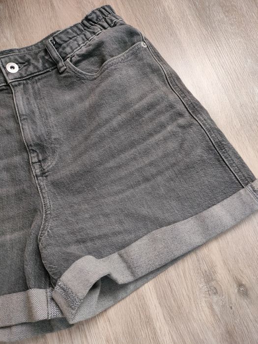 Szare krótkie spodenki dżinsowe M
