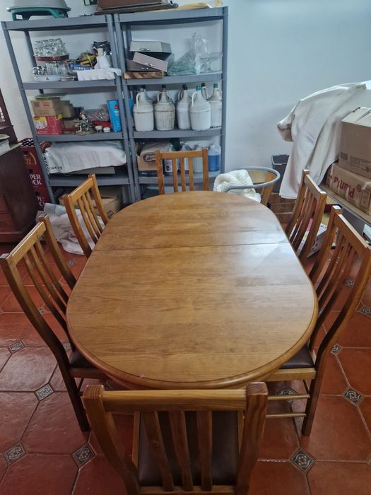 Mesa de Sala de Jantar e Móvel