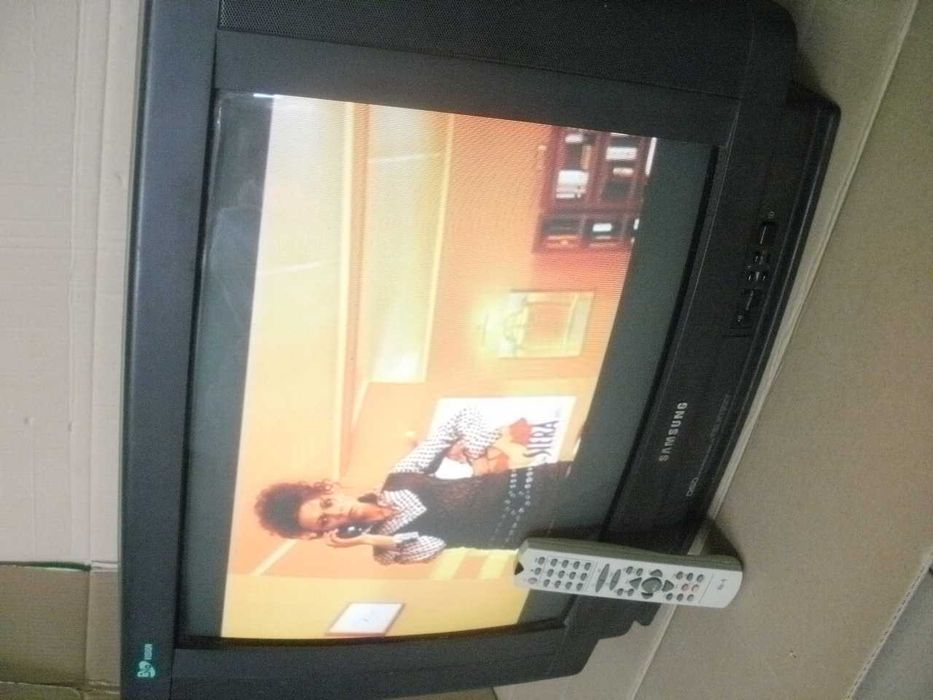 Терміново!Телевізор імпортний кольоровий 54см. Є пульт вхід т2