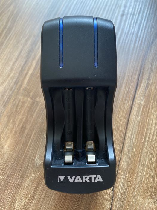 Зарядний пристрій Varta Pocket Charger 57642