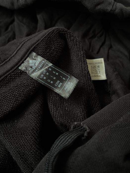 Футуристичне худі від Adidas