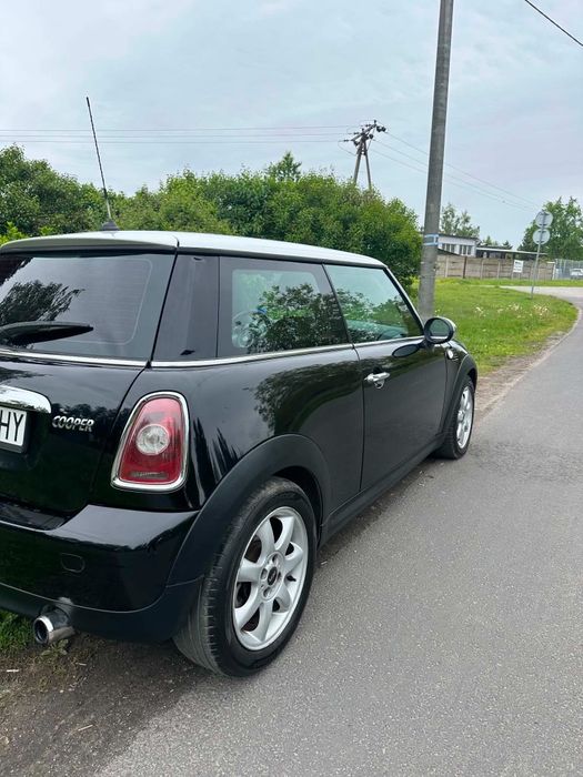 Mini Cooper R56 2009r Czerwone wnętrze