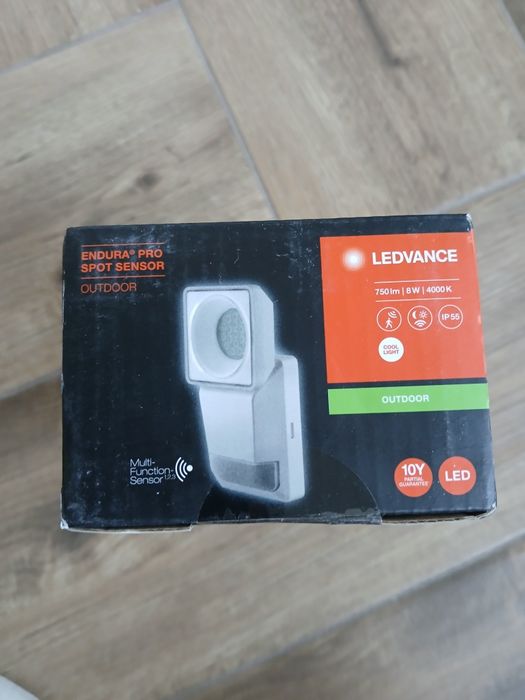 Lampa LED z czujnikiem ruchu Ledvance Endura Pro Spot Sensor 8W 4000K IP55 outdoor