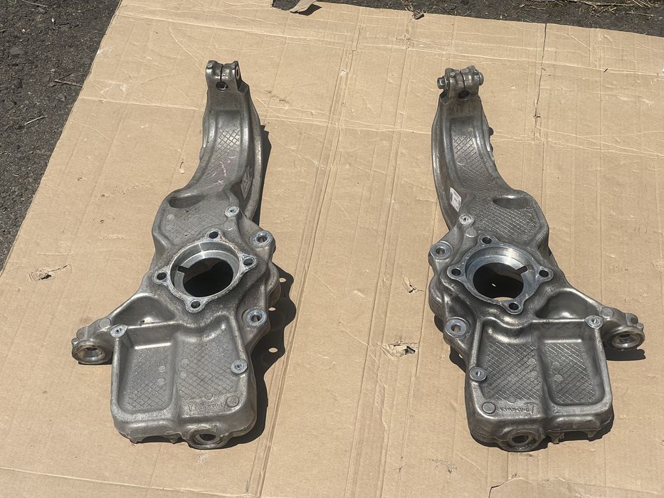 Цапфа, поворотний кулак Tesla model S rest передня права