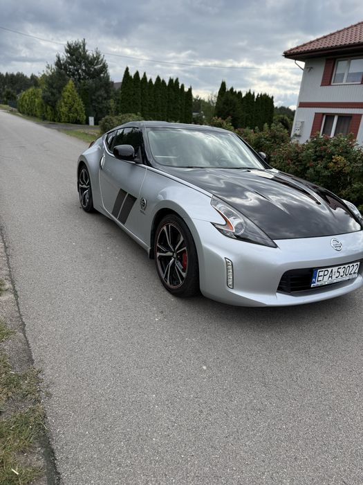 Nissan 370z  50th anniversary auto jak nowe!!