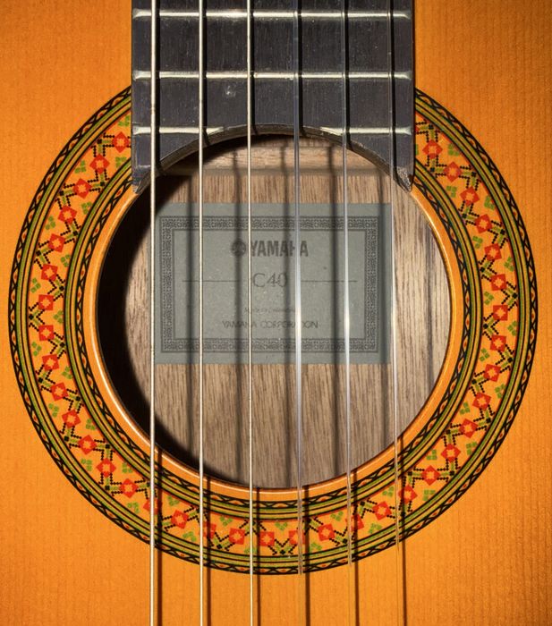Guitarra Yamaha C40