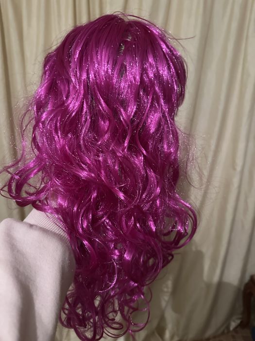 Парик яркий блестящий