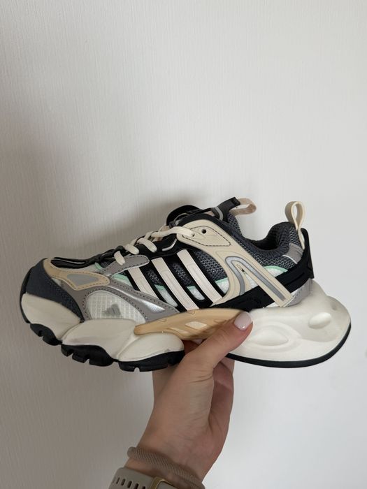 Жіночі кроосівки Adidas Vento XLG Deluxe