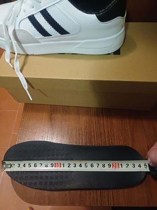 Кросівки 39 натур.шкіра Нові