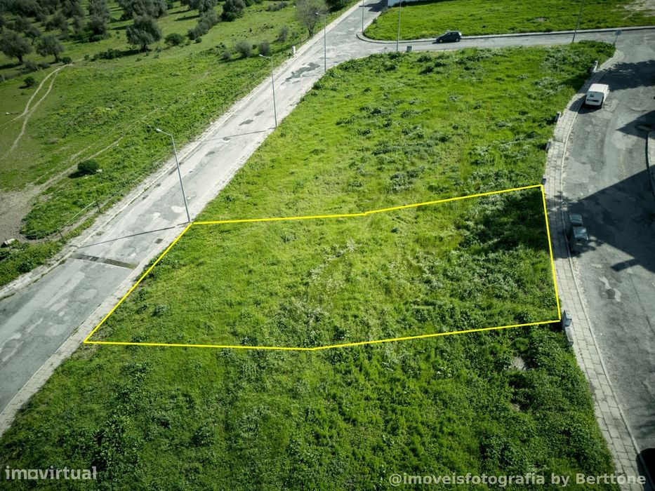 Lote de Terreno urbano em Moura — Moura (Santo Agostinho E São João Baptista) E Santo Amador, Beja