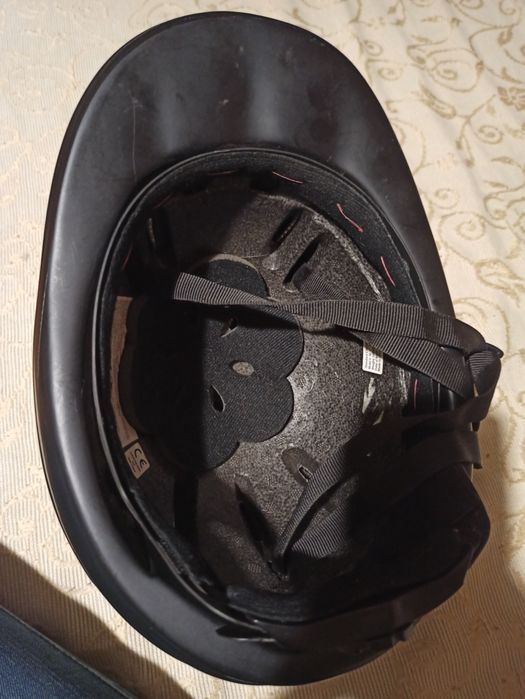 Kask jeździecki czarny