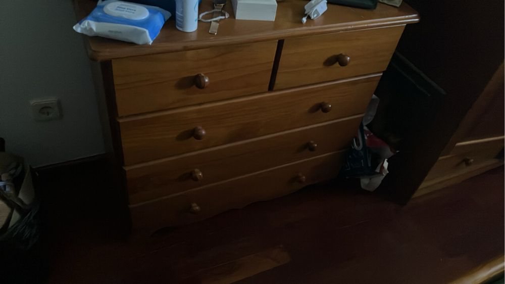 Quarto completo madeira maciça com colchao usado