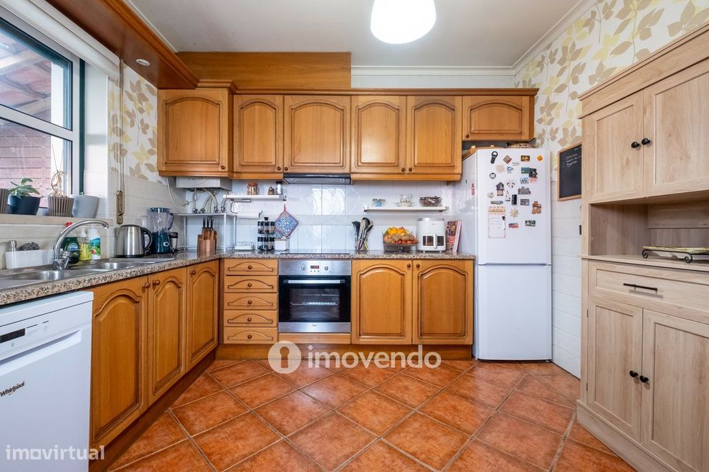 Moradia T3 mobilada e equipada, com garagem e jardim, na Mealhada