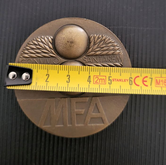 Medalha de bronze alusiva ao 25 de Abril