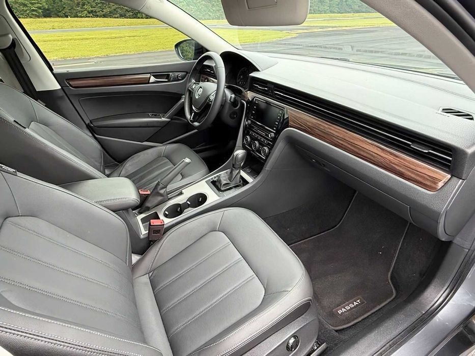 Volkswagen Passat Limited Edition      2022