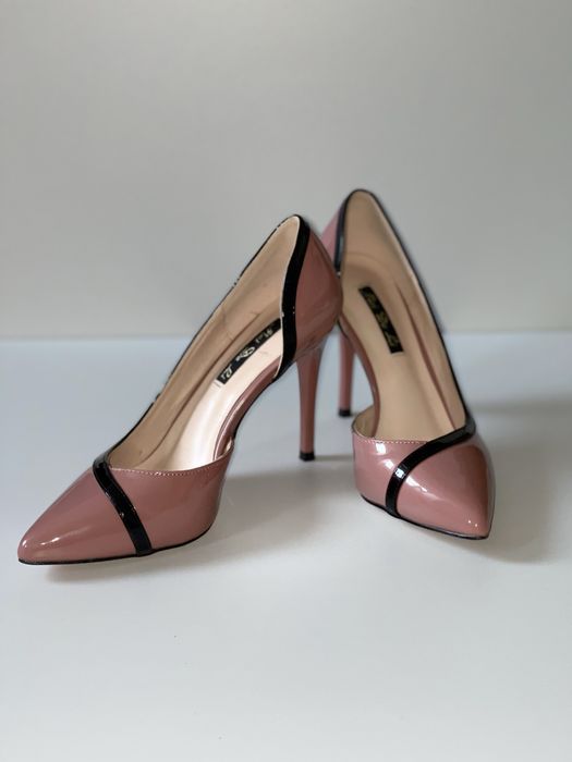 Szpilki w pięknym kolorze