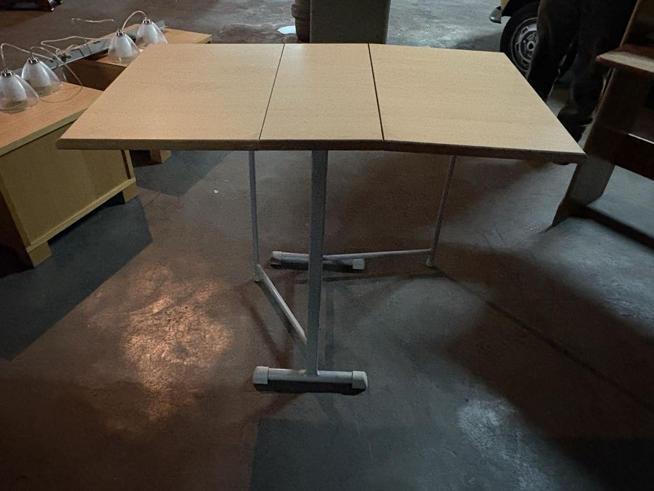 Foldable wooden tables64751445592065123