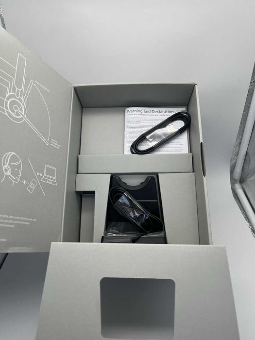 Навушники Jabra Evolve2 65 з док станцією гаринута как новая