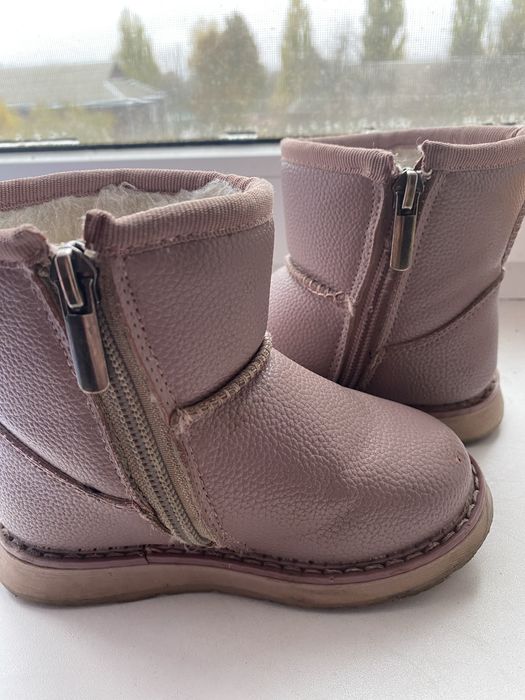 Зммові черевики , уги для дівчинки