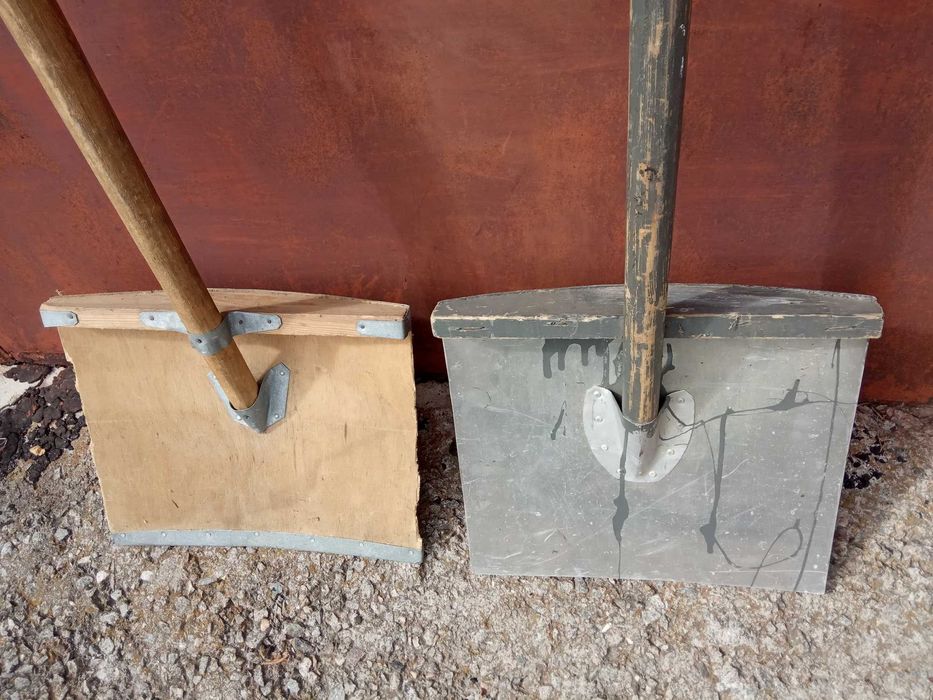 Лопата для уборки снега /деревянная/