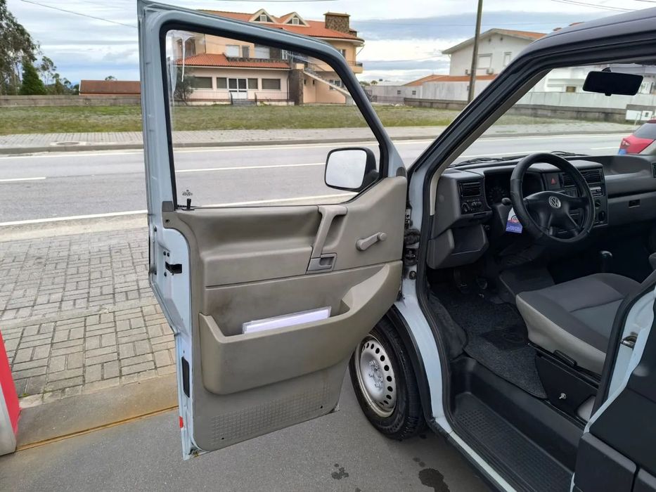 VW Transporter 2.4 D Kombi Sp.