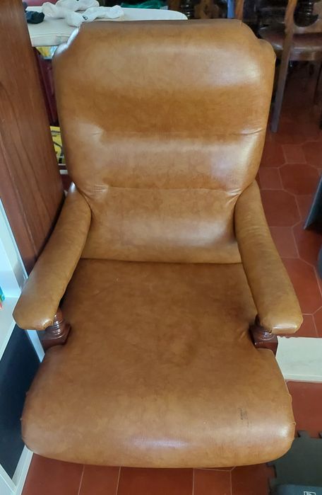 Moveis usados, sem conteúdo.
