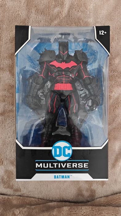 Batman Hellbat Suit da DC Multiverse