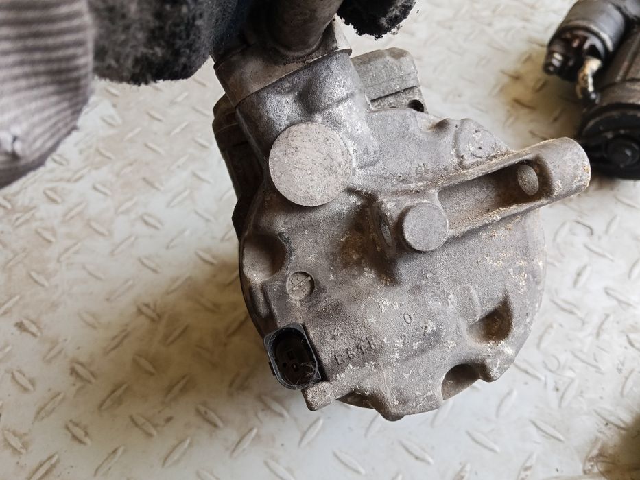 Pompa kompresor sprężarka klimatyzacji 2.0 TDI VW audi 1K0820859N