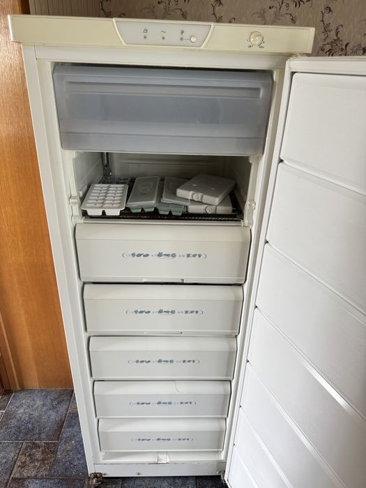 морозильник-шкаф Whirlpool AFG 387 G