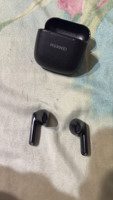Продам навушники Huawei FreeBuds se 3
