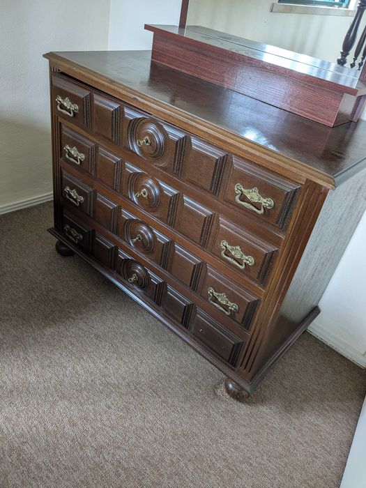 Conjunto de quarto de madeira