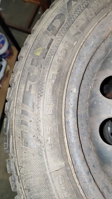 Koła na felgach stalowych 4 śruby 4x100 mm opony zimowe 175/65 R15