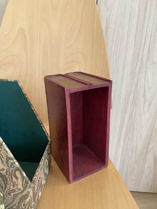 Conjunto de livros falsos