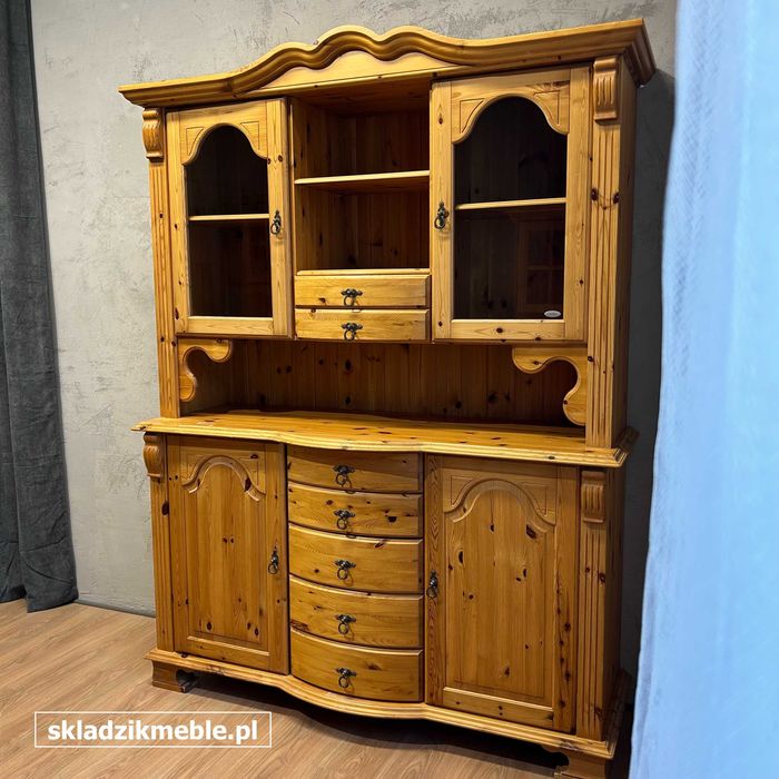 120925 Skandynawski kredens sosnowy z zaokrąglonymi frontami, ciekawy