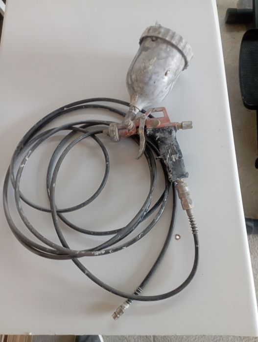 Compressor de ar, pouco usado , trocas-se por Berbequim a bateria