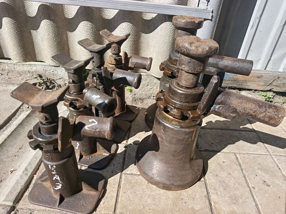 домкрат на УАЗ 2 тн домкрат на ЗИЛ 5 тн домкрат винтовой