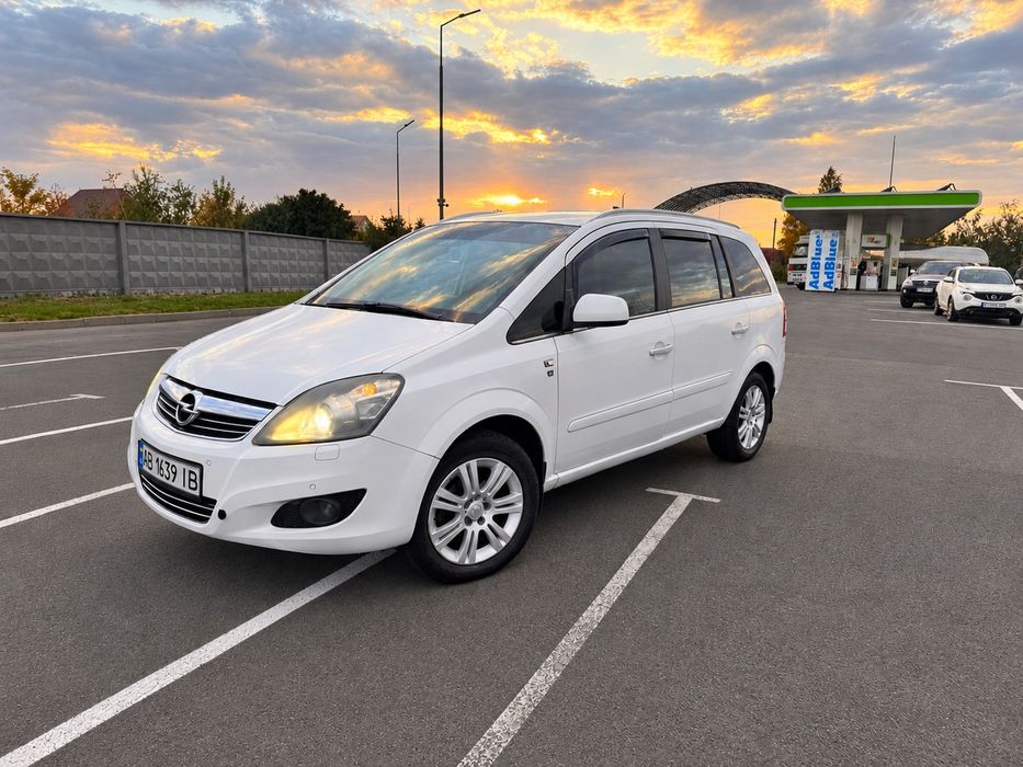 Opel Zafira 2010, хороша комплектація і стан