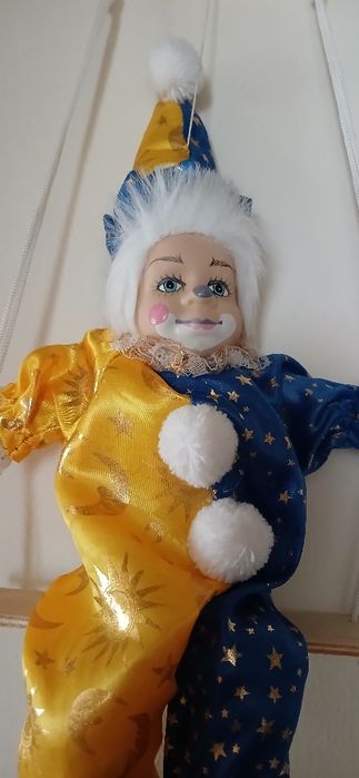 Palhaço no baloiço, novo