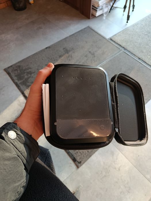 Компресор Tesla air compressor + tire repair kit