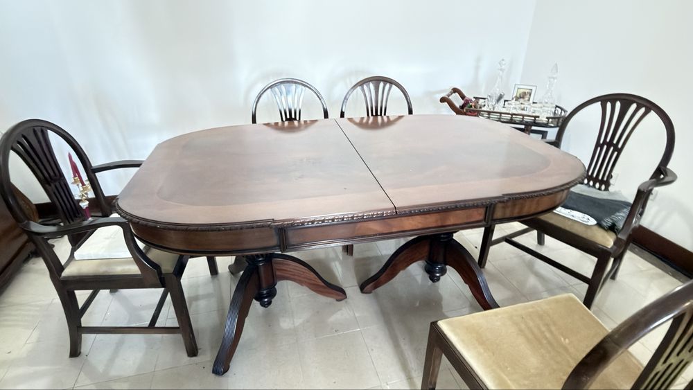 Mesa de jantar mogno
