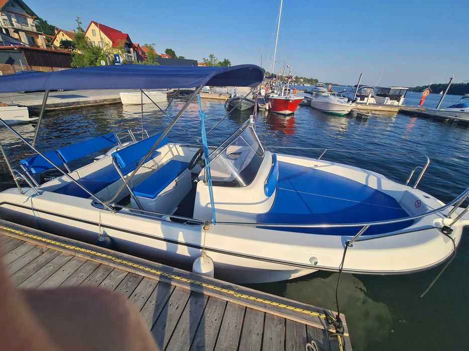 Wynajem łodzi motorowych z patentem i bez patentu - Mikołajki