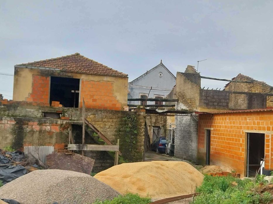 Vivenda para reconstrução em aldeia