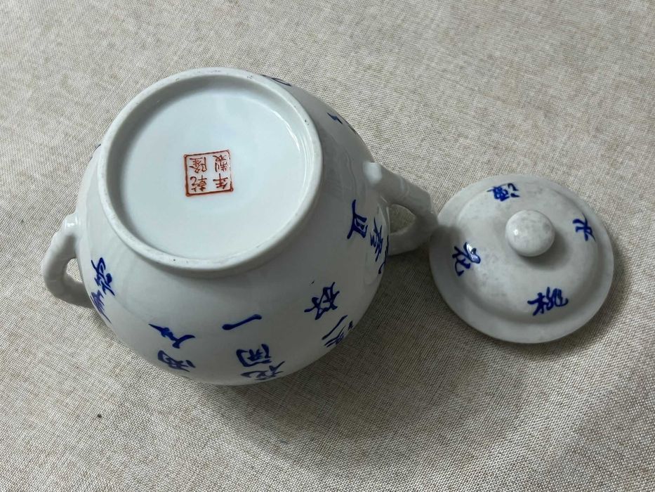 Conjunto de Chá ou Café em Porcelana com Motivos Chineses – Completo