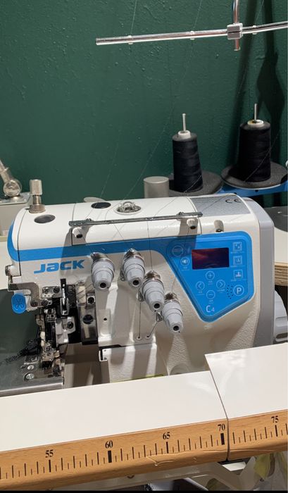 Owerlok Jack C4 czteronitkiwy