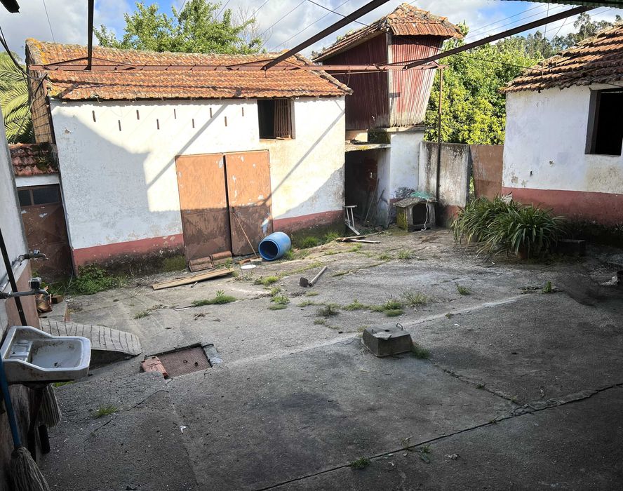 moradia individual usada + TERRENO , perto do pingo doce- Santa maria da Feira