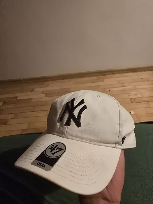Czapka biała  47