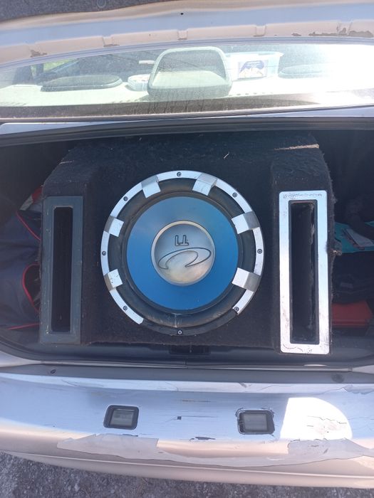 subwoofer automotivo da marca alpine